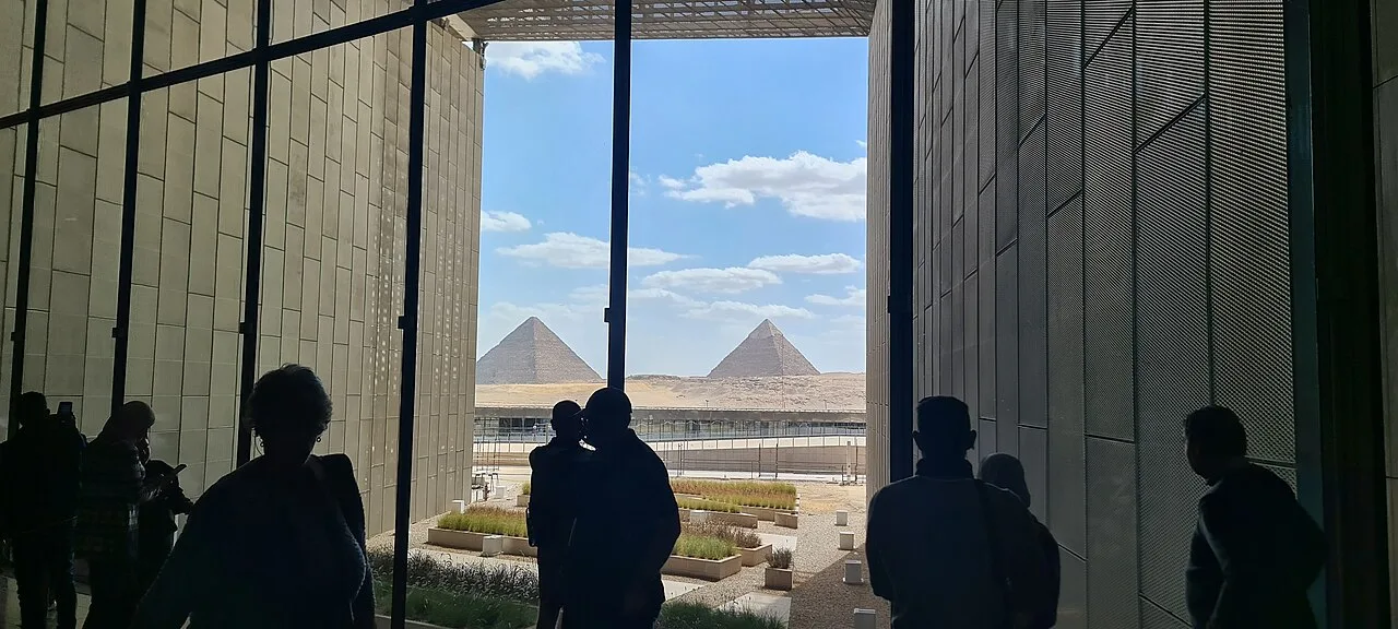 المتحف المصري الكبير — الجيزة