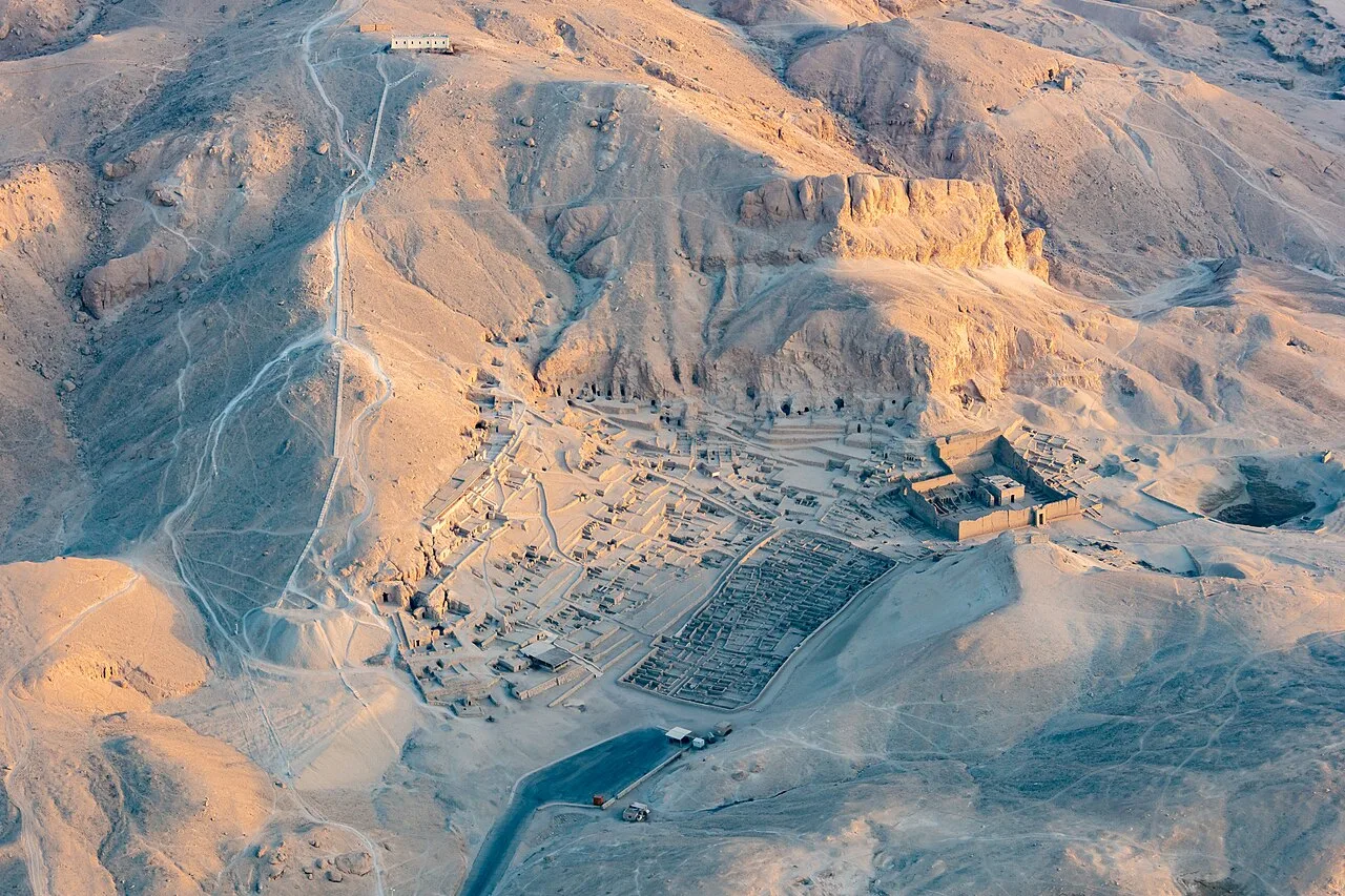 دير المدينة (قرية العمال) — الأقصر