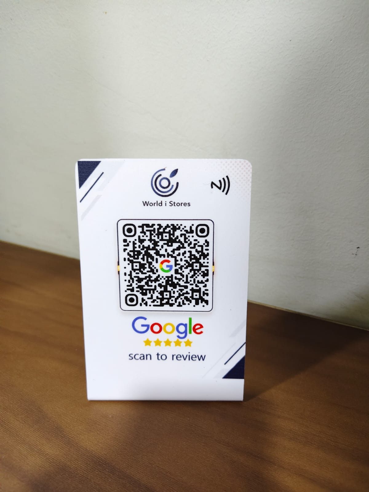 ستاند دائري لتقييمات جوجل خاص بمتجر World4Stores بتقنية NFC