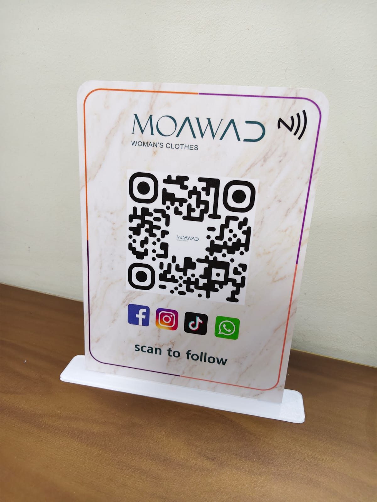 ستاند NFC لمتابعة السوشيال ميديا لعلامة Moawad